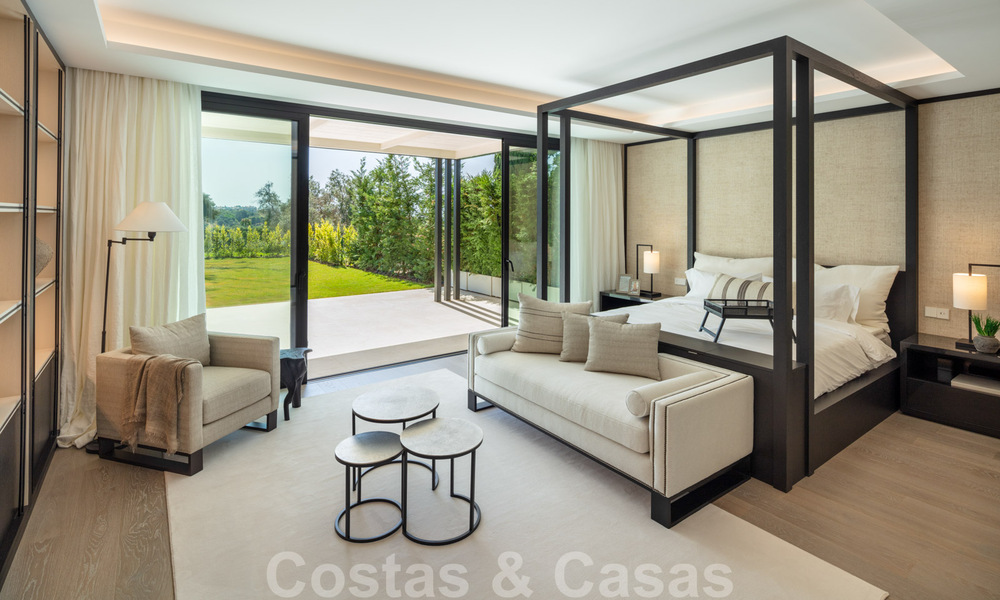 Villa exclusiva en venta, primera línea de golf de Aloha en una zona residencial cerrada en Nueva Andalucía - Marbella 35335