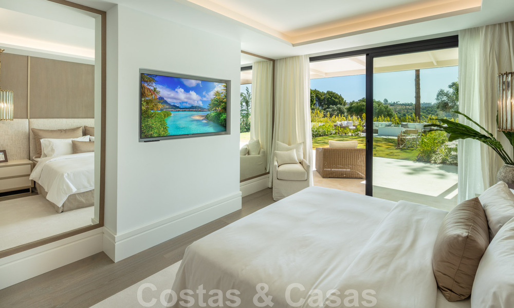 Villa exclusiva en venta, primera línea de golf de Aloha en una zona residencial cerrada en Nueva Andalucía - Marbella 35337