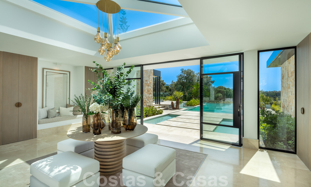 Villa exclusiva en venta, primera línea de golf de Aloha en una zona residencial cerrada en Nueva Andalucía - Marbella 35339