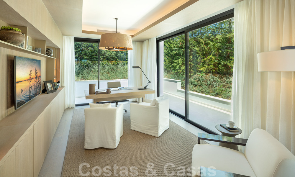 Villa exclusiva en venta, primera línea de golf de Aloha en una zona residencial cerrada en Nueva Andalucía - Marbella 35345