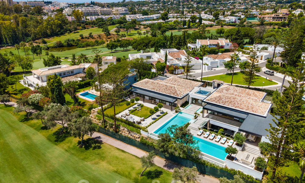 Villa exclusiva en venta, primera línea de golf de Aloha en una zona residencial cerrada en Nueva Andalucía - Marbella 35346