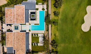 Villa exclusiva en venta, primera línea de golf de Aloha en una zona residencial cerrada en Nueva Andalucía - Marbella 35347 