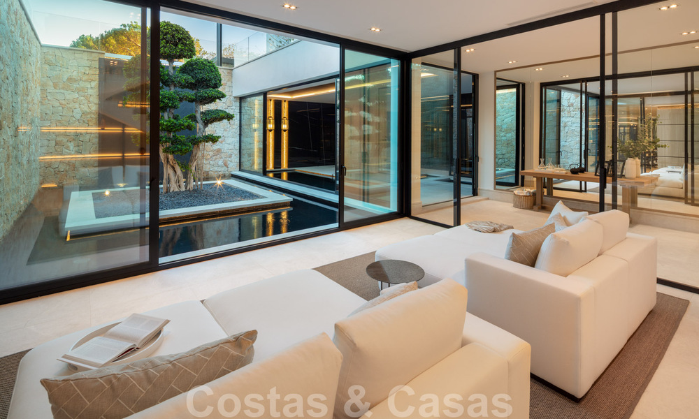 Villa exclusiva en venta, primera línea de golf de Aloha en una zona residencial cerrada en Nueva Andalucía - Marbella 35349