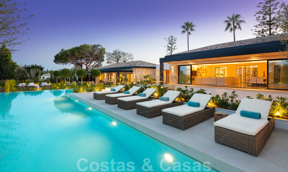 Villa exclusiva en venta, primera línea de golf de Aloha en una zona residencial cerrada en Nueva Andalucía - Marbella 35355