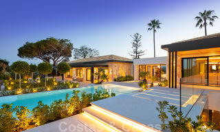Villa exclusiva en venta, primera línea de golf de Aloha en una zona residencial cerrada en Nueva Andalucía - Marbella 35356 