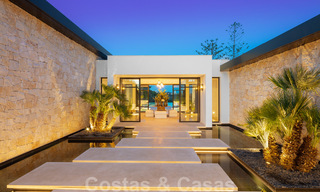 Villa exclusiva en venta, primera línea de golf de Aloha en una zona residencial cerrada en Nueva Andalucía - Marbella 35357 