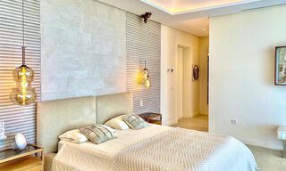 Lista para entrar a vivir, villa moderna y contemporánea en venta con golf y vistas al mar en un resort de golf de cinco estrellas en Marbella - Benahavis 35390 