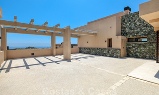 Ático nuevo con vistas panorámicas a la costa en venta en una hermosa finca en la montaña, Benahavis - Marbella 35453 