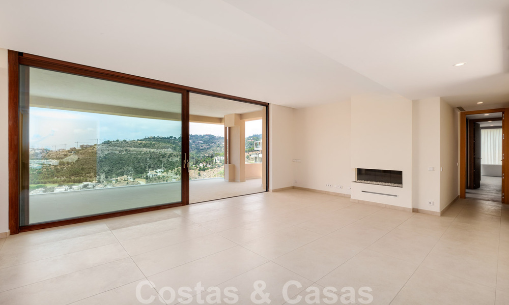 Ático nuevo con vistas panorámicas a la costa en venta en una hermosa finca en la montaña, Benahavis - Marbella 35458