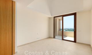 Ático nuevo con vistas panorámicas a la costa en venta en una hermosa finca en la montaña, Benahavis - Marbella 35463 