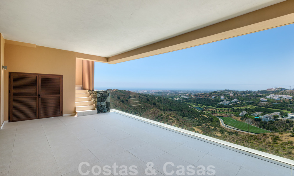 Ático nuevo con vistas panorámicas a la costa en venta en una hermosa finca en la montaña, Benahavis - Marbella 35483