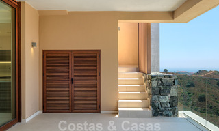 Ático nuevo con vistas panorámicas a la costa en venta en una hermosa finca en la montaña, Benahavis - Marbella 35484 