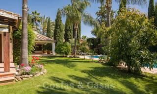 Romántica villa en primera línea de golf en venta en Nueva Andalucía, Marbella con impresionantes vistas al campo de golf 35506 