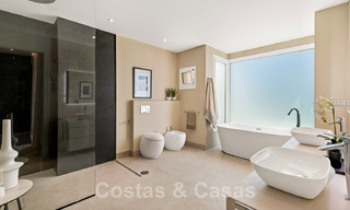 ¡Nuevo en el mercado! Exclusivo apartamento en venta con vistas al mar en un complejo en primera línea de playa en la Nueva Milla de Oro, Marbella - Estepona 35538 
