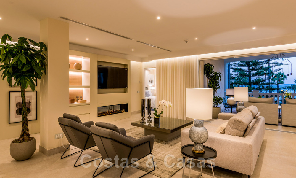 Exclusivo apartamento en venta con vistas al mar en un complejo en primera línea de playa en la Nueva Milla de Oro, Marbella - Estepona 35542