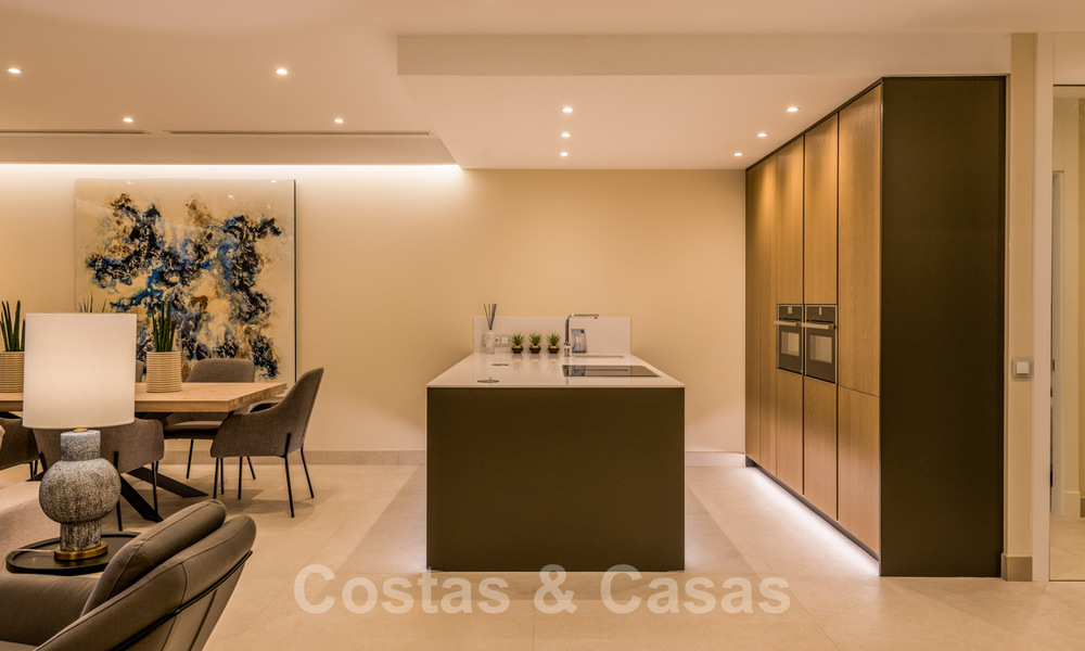 ¡Nuevo en el mercado! Exclusivo apartamento en venta con vistas al mar en un complejo en primera línea de playa en la Nueva Milla de Oro, Marbella - Estepona 35546