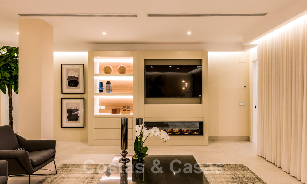 Exclusivo apartamento en venta con vistas al mar en un complejo en primera línea de playa en la Nueva Milla de Oro, Marbella - Estepona 35547