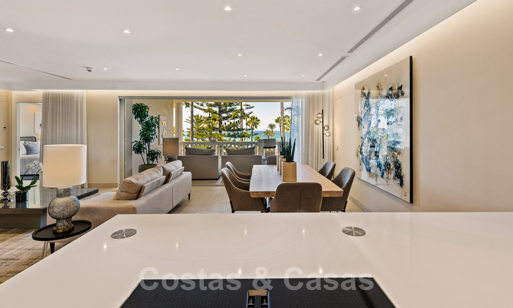 Exclusivo apartamento en venta con vistas al mar en un complejo en primera línea de playa en la Nueva Milla de Oro, Marbella - Estepona 35549