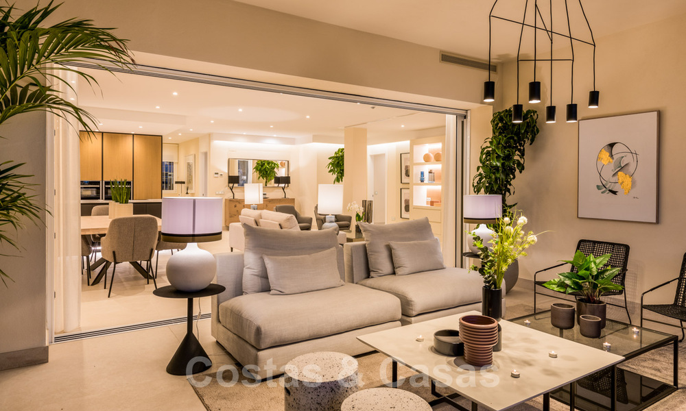 Exclusivo apartamento en venta con vistas al mar en un complejo en primera línea de playa en la Nueva Milla de Oro, Marbella - Estepona 35553