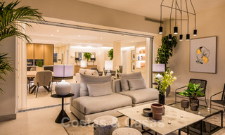 Exclusivo apartamento en venta con vistas al mar en un complejo en primera línea de playa en la Nueva Milla de Oro, Marbella - Estepona 35553 