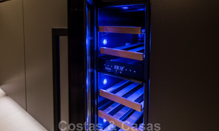 Exclusivo apartamento en venta con vistas al mar en un complejo en primera línea de playa en la Nueva Milla de Oro, Marbella - Estepona 35556 