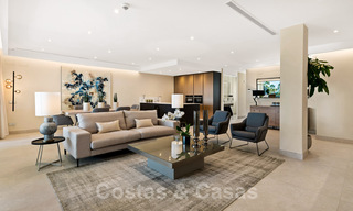 Exclusivo apartamento en venta con vistas al mar en un complejo en primera línea de playa en la Nueva Milla de Oro, Marbella - Estepona 35562 