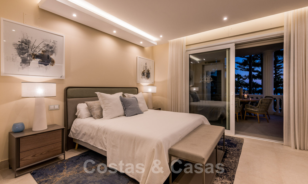 Exclusivo apartamento en venta con vistas al mar en un complejo en primera línea de playa en la Nueva Milla de Oro, Marbella - Estepona 35565