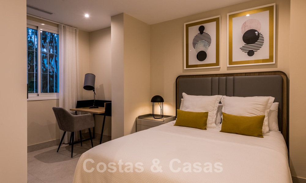 ¡Nuevo en el mercado! Exclusivo apartamento en venta con vistas al mar en un complejo en primera línea de playa en la Nueva Milla de Oro, Marbella - Estepona 35566