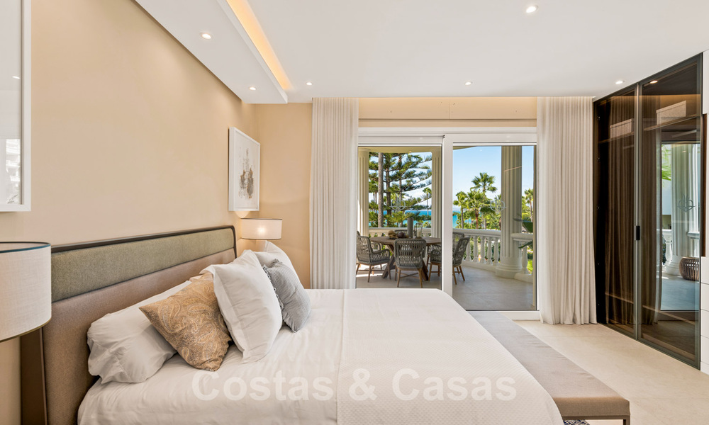 Exclusivo apartamento en venta con vistas al mar en un complejo en primera línea de playa en la Nueva Milla de Oro, Marbella - Estepona 35567