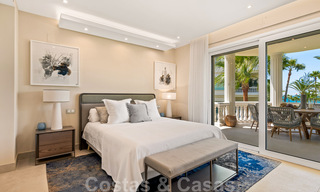 ¡Nuevo en el mercado! Exclusivo apartamento en venta con vistas al mar en un complejo en primera línea de playa en la Nueva Milla de Oro, Marbella - Estepona 35570 
