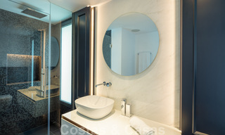 Villa de lujo en segunda línea de playa en venta en Puente Romano, Milla de Oro, Marbella 35596 