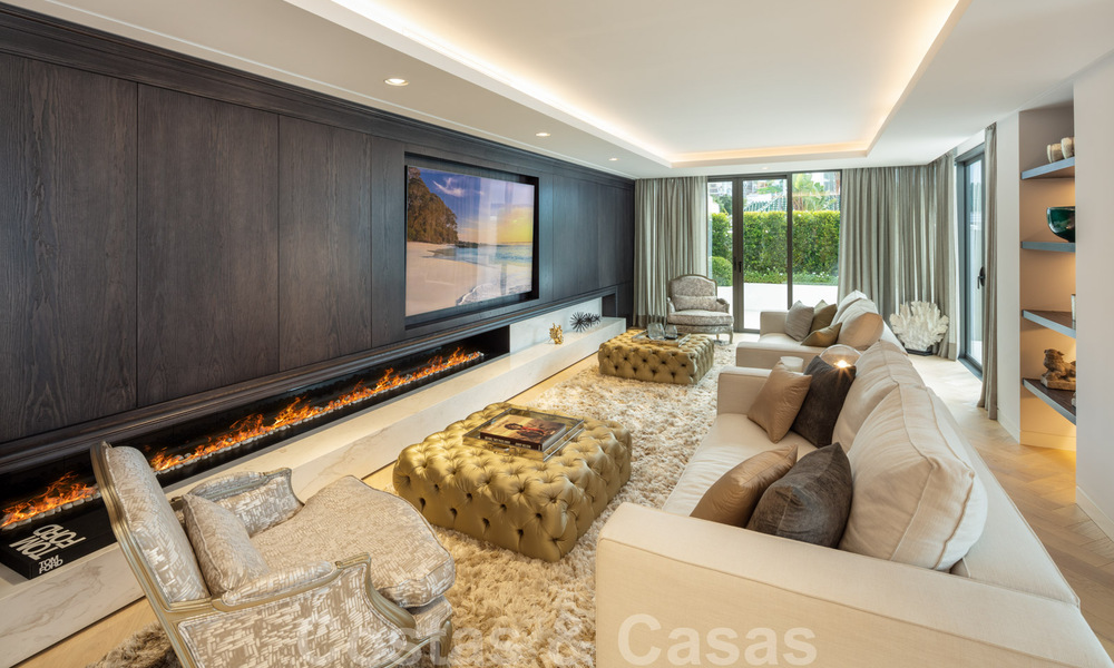 Villa de lujo en segunda línea de playa en venta en Puente Romano, Milla de Oro, Marbella 35599