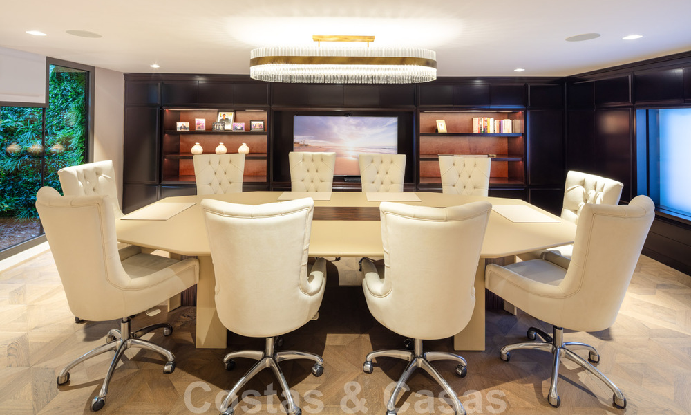 Villa de lujo en segunda línea de playa en venta en Puente Romano, Milla de Oro, Marbella 35609