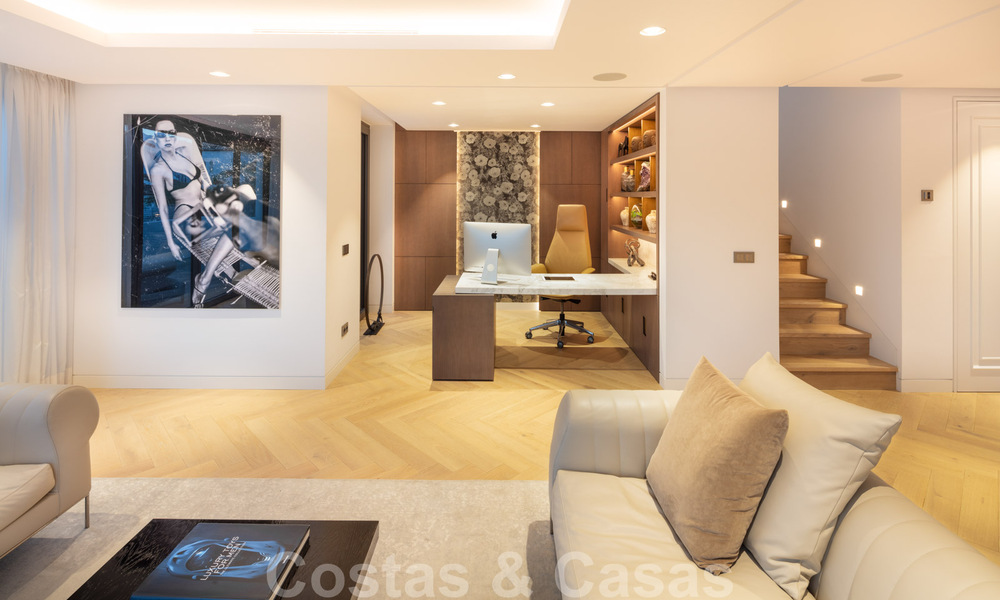 Villa de lujo en segunda línea de playa en venta en Puente Romano, Milla de Oro, Marbella 35610