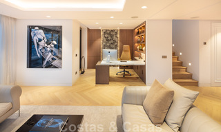 Villa de lujo en segunda línea de playa en venta en Puente Romano, Milla de Oro, Marbella 35610 