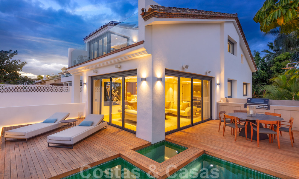 Villa de lujo en segunda línea de playa en venta en Puente Romano, Milla de Oro, Marbella 35612
