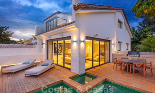 Villa de lujo en segunda línea de playa en venta en Puente Romano, Milla de Oro, Marbella 35612 