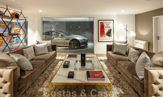 Villa de lujo en segunda línea de playa en venta en Puente Romano, Milla de Oro, Marbella 35613 