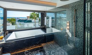 Villa de lujo en segunda línea de playa en venta en Puente Romano, Milla de Oro, Marbella 35621 