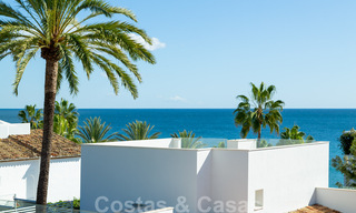 Villa de lujo en segunda línea de playa en venta en Puente Romano, Milla de Oro, Marbella 35623 