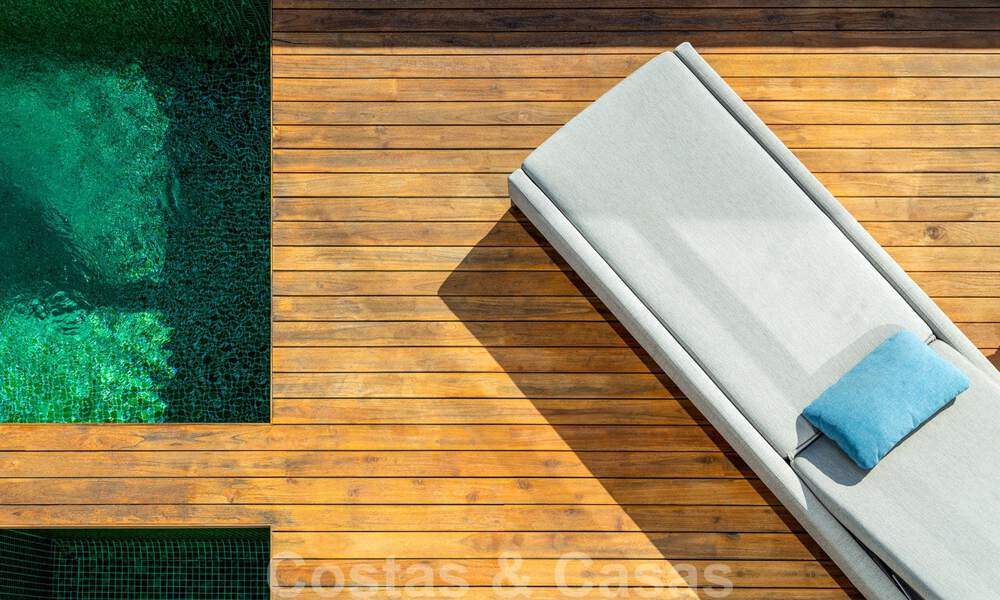 Villa de lujo en segunda línea de playa en venta en Puente Romano, Milla de Oro, Marbella 35625