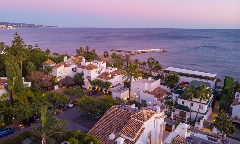 Villa de lujo en segunda línea de playa en venta en Puente Romano, Milla de Oro, Marbella 35629