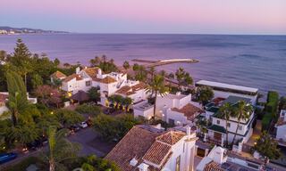 Villa de lujo en segunda línea de playa en venta en Puente Romano, Milla de Oro, Marbella 35629 