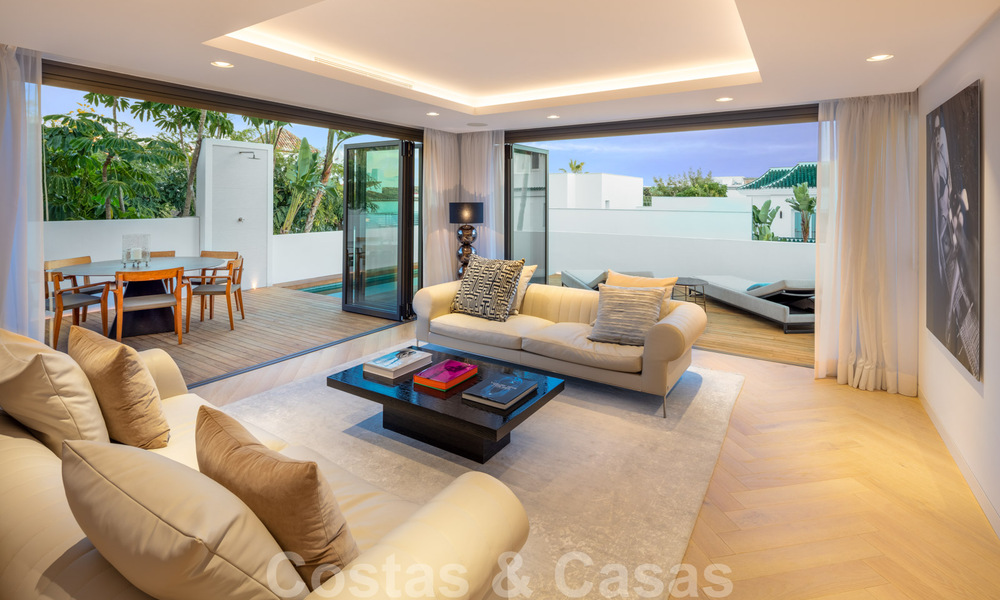 Villa de lujo en segunda línea de playa en venta en Puente Romano, Milla de Oro, Marbella 35631