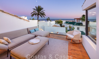 Villa de lujo en segunda línea de playa en venta en Puente Romano, Milla de Oro, Marbella 35634 