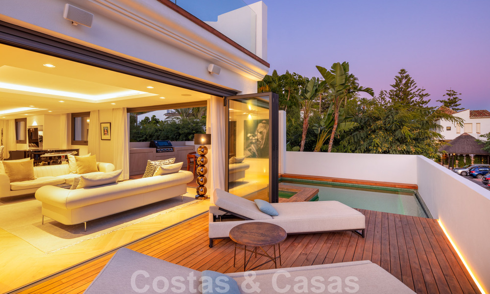 Villa de lujo en segunda línea de playa en venta en Puente Romano, Milla de Oro, Marbella 35635