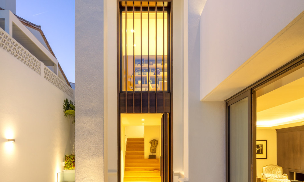 Villa de lujo en segunda línea de playa en venta en Puente Romano, Milla de Oro, Marbella 35636