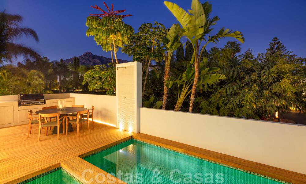 Villa de lujo en segunda línea de playa en venta en Puente Romano, Milla de Oro, Marbella 35637