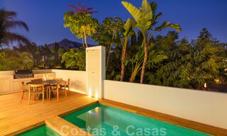 Villa de lujo en segunda línea de playa en venta en Puente Romano, Milla de Oro, Marbella 35637 