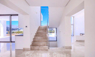 Lista para entrar a vivir, nueva y moderna villa de lujo en venta en Marbella - Benahavis en una zona residencial cerrada y segura 35643 